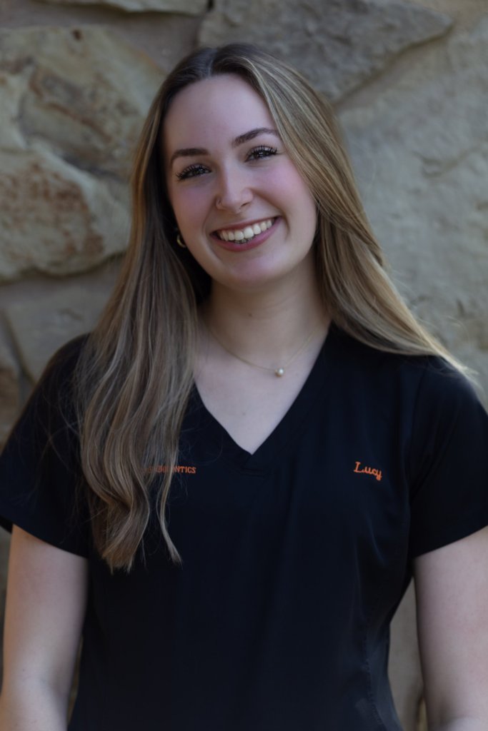 lucía, Ayudante de dentista